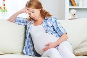 Самым опасным считается заражение ЦМВ-инфекцией в первом триместре, которое может вызвать серьезные осложнения и последствия