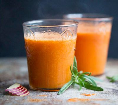 Морковный сок для борьбы с насморком