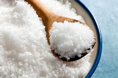 Чайная ложка соли для приготовления соляного раствора